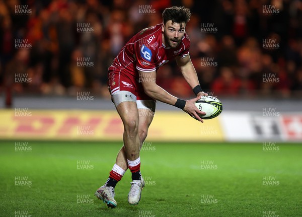 070423 - Scarlets v Clermont Auvergne - European Challenge Cup quarter-final - Johnny Williams of Scarlets celebrates scoring a try