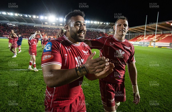 070423 - Scarlets v Clermont Auvergne - European Challenge Cup quarter-final - Carwyn Tuipulotu and Aaron Shingler of Scarlets celebrate at full time
