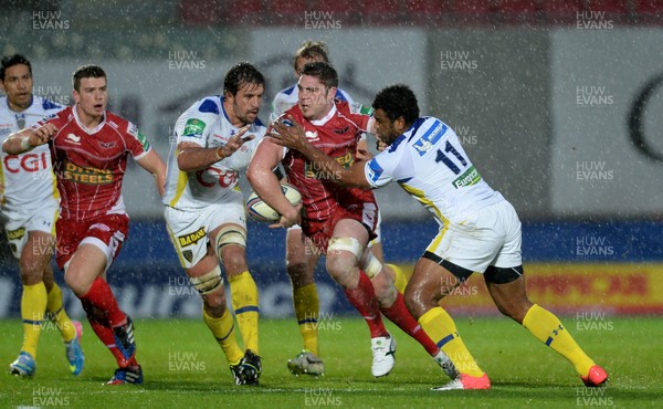 141213 - Scarlets v Clermont Auvergne - Heineken Cup -Rob McCusker of Scarlets is tackled by Napolioni Nalaga of Clermont Auvergne