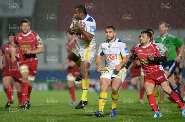 141213 - Scarlets v Clermont Auvergne - Heineken Cup -Sitiveni Sivivatu of Clermont Auvergne takes high ball