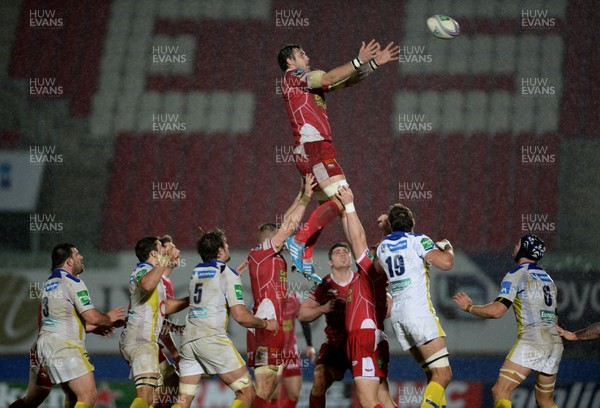 141213 - Scarlets v Clermont Auvergne - Heineken Cup -Josh Turnbull of Scarlets takes line-out ball