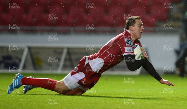 141213 - Scarlets v Clermont Auvergne - Heineken Cup -Gareth Maule of Scarlets scores try