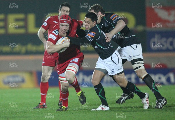 020312 - Scarlets v Connacht, RaboDirect PRO12 - Scarlets Kieran Murphy holds off Connacht's Miah Nikora and Connacht's Mike Swift 