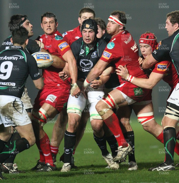 020312 - Scarlets v Connacht, RaboDirect PRO12 - Connacht's Mick Kearney makes the ball available for Connacht's Frank Murphy 