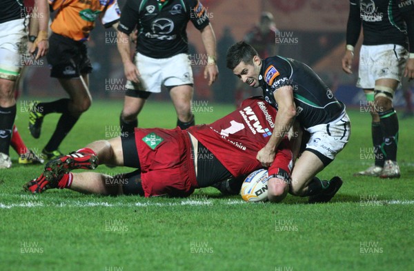 020312 - Scarlets v Connacht, RaboDirect PRO12 - Scarlets Rhodri Jones powers over to score try