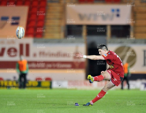 080213 - Scarlets v Connacht - Rabo Direct Pro12 -   Scarlets' Owen Williams kicks another penalty 