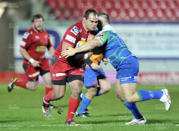 080213 - Scarlets v Connacht - Rabo Direct Pro12 -   Scarlets' Deacon Manu is tackled by Connacht's Willie Faloon 