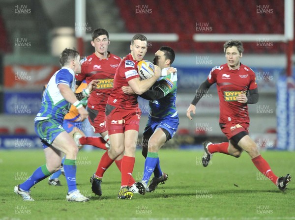 080213 - Scarlets v Connacht - Rabo Direct Pro12 -   Scarlets' Gareth Davies, centre, is tackled by Connacht's Miah Nikora as  Paul O'Donohoe closes in