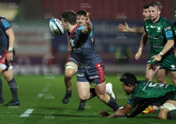 190222 - Scarlets v Connacht - United Rugby Championship - Kieran Hardy of Scarlets is taken down by Leva Fifita of Connacht