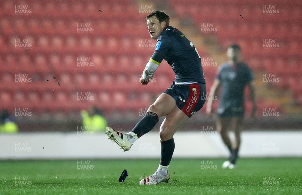 190222 - Scarlets v Connacht - United Rugby Championship - Rhys Patchell of Scarlets kicks a penalty