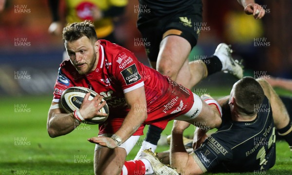 220321 Scarlets v Connacht, Guinness PRO14 - Steff Hughes of Scarlets dives in to score try