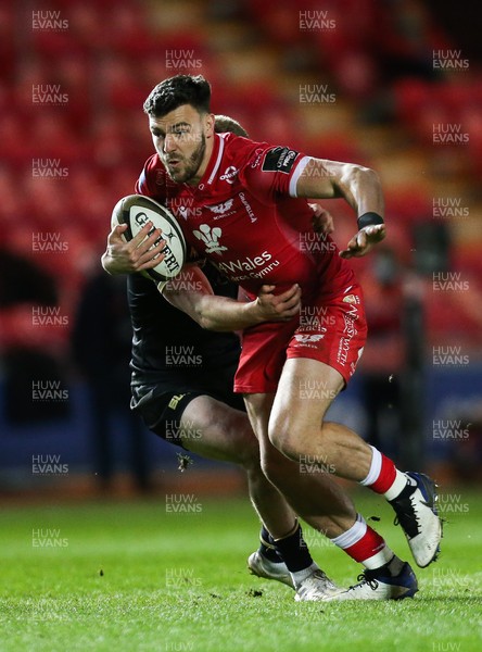 220321 Scarlets v Connacht, Guinness PRO14 - Johnny Williams of Scarlets breaks through the Connacht defence