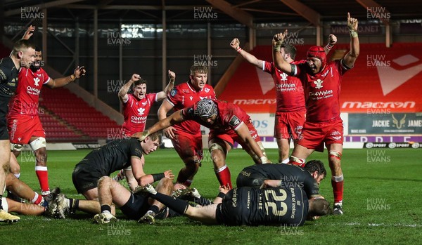 220321 Scarlets v Connacht, Guinness PRO14 - Scarlets players celebrate as Javan Sebastian of Scarlets powers over to score try