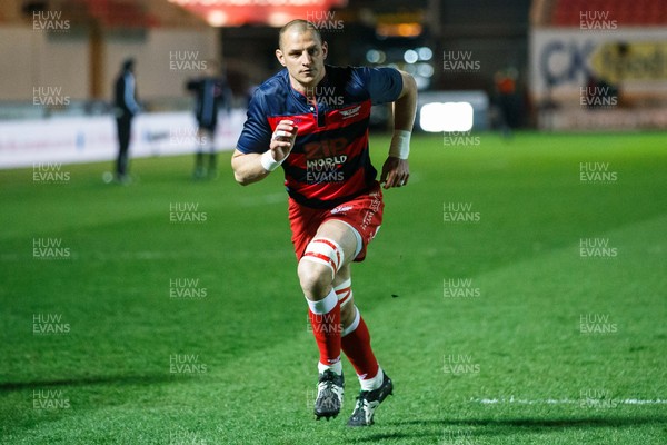220321 - Scarlets v Connacht - Guinness PRO14 -  Aaron Shingler of Scarlets warms up ahead of the match