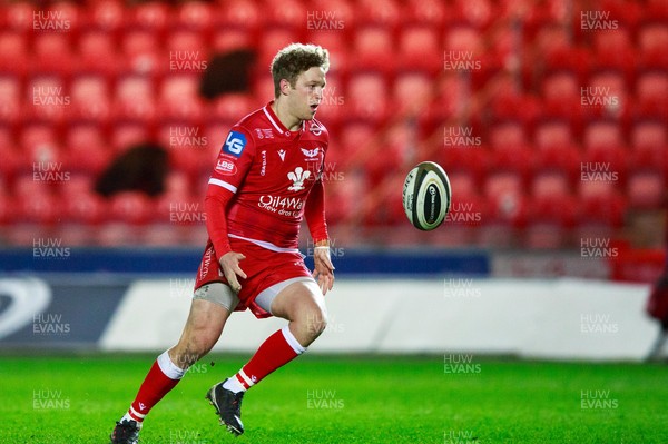220321 - Scarlets v Connacht - Guinness PRO14 -  Angus O’Brien of Scarlets covers back