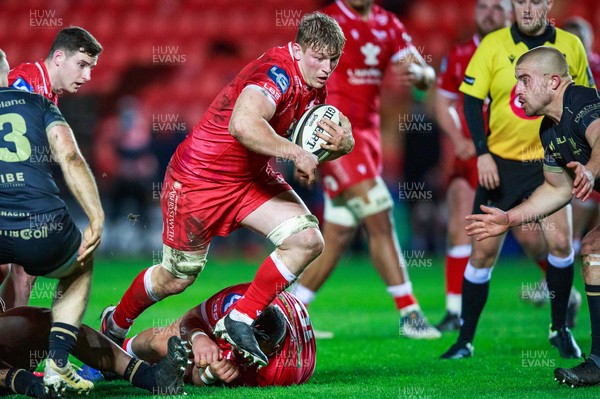 220321 - Scarlets v Connacht - Guinness PRO14 -  Jac Morgan of Scarlets on the attack