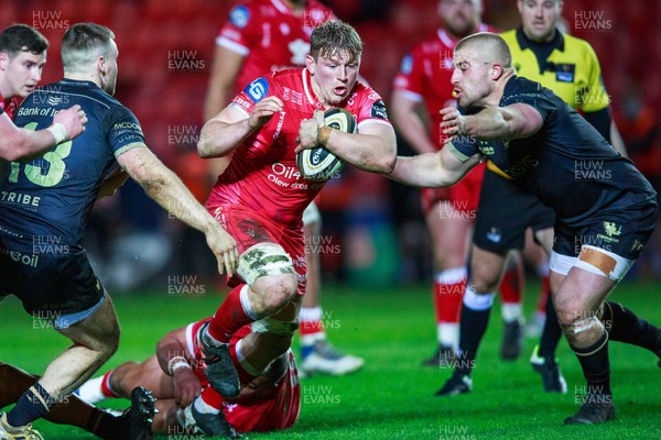 220321 - Scarlets v Connacht - Guinness PRO14 -  Jac Morgan of Scarlets on the attack