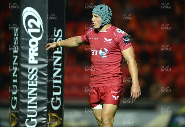 240916 - Scarlets v Connacht - Guinness PRO12 -Jonathan Davies of Scarlets