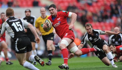 25.04.10 -  Scarlets v Connacht - Magners League - Rob McCusker of Scarlets runs in to score try. 