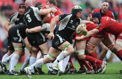 25.04.10 -  Scarlets v Connacht - Magners League - Mike McComish of Connacht goes on the charge. 