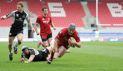 25.04.10 -  Scarlets v Connacht - Magners League - Jonathan Davies of Scarlets scores try. 