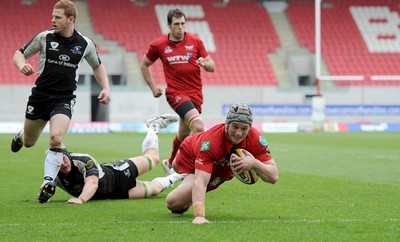 25.04.10 -  Scarlets v Connacht - Magners League - Jonathan Davies of Scarlets scores try. 