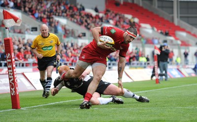 25.04.10 -  Scarlets v Connacht - Magners League - Josh Turnbull of Scarlets runs in to score try. 