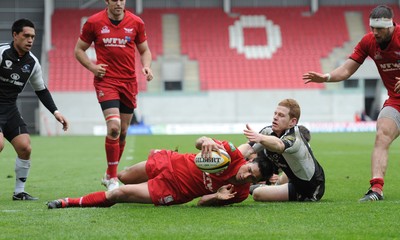 25.04.10 -  Scarlets v Connacht - Magners League - Regan King of Scarlets scores his second try. 