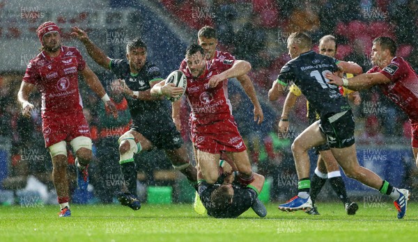 280919 - Scarlets v Connacht - Guinness PRO14 - Ryan Conbeer of Scarlets is tackled by Kieran Marmion of Connacht