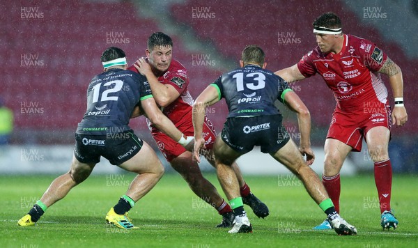 280919 - Scarlets v Connacht - Guinness PRO14 - Marc Jones of Scarlets is tackled by Tom Daly and Kyle Godwin of Connacht