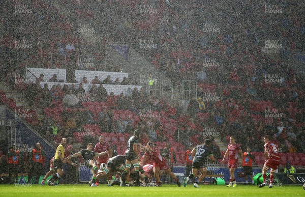280919 - Scarlets v Connacht - Guinness PRO14 - Caolin Blade of Connacht clears the ball in the driving rain