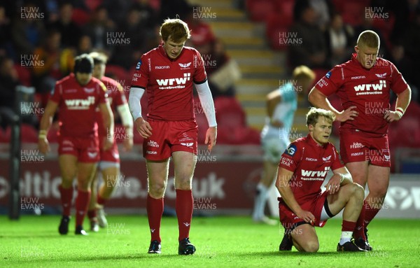 290917 - Scarlets v Connacht - Guinness PRO14 - Rhys Patchell of Scarlets looks dejected