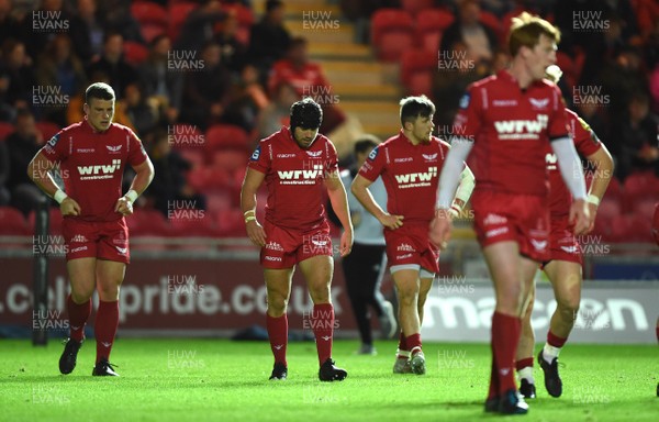 290917 - Scarlets v Connacht - Guinness PRO14 - Leigh Halfpenny of Scarlets looks dejected