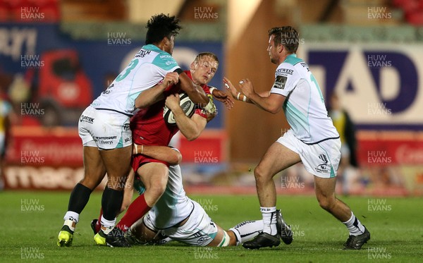 290917 - Scarlets v Connacht - Guinness PRO14 - Johnny McNicholl of Scarlets is tackled by Bundee Aki and Ultan Dillane of Connacht