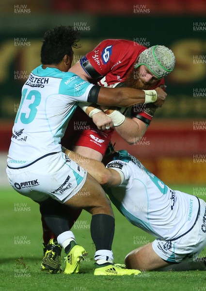 290917 - Scarlets v Connacht - Guinness PRO14 - Jake Ball of Scarlets is tackled by Bundee Aki and Jake Heenan of Connacht