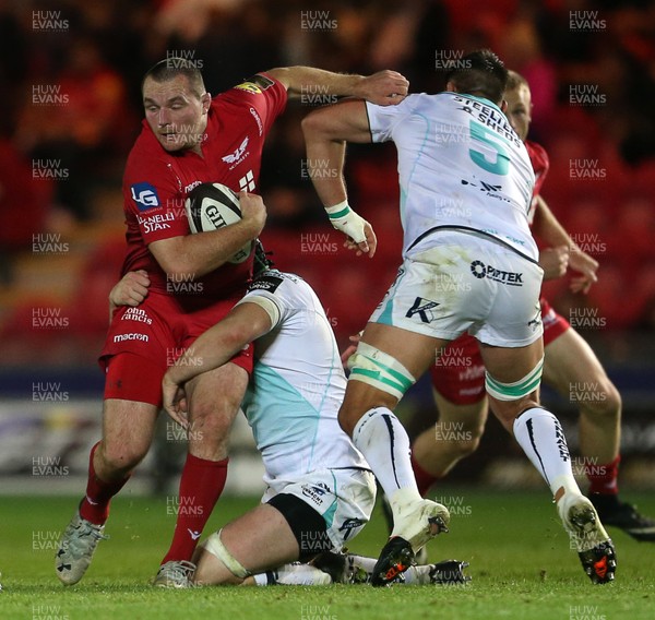 290917 - Scarlets v Connacht - Guinness PRO14 - Ken Owens of Scarlets is tackled by Jake Heenan and Quinn Roux of Connacht