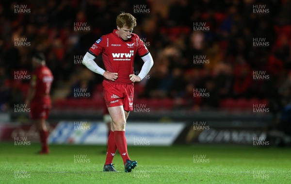 290917 - Scarlets v Connacht - Guinness PRO14 - Dejected looking Rhys Patchell of Scarlets