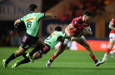 101025 - Scarlets v DHL Stormers - United Rugby Championship - Johnny Williams of Scarlets is tackled by Sacha Feinberg-Mngomezulu of Stormers 