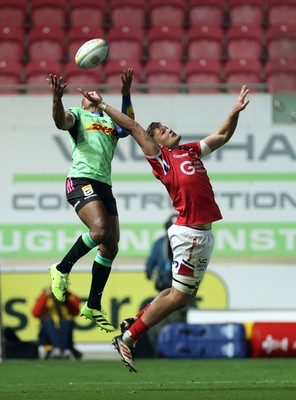 101025 - Scarlets v DHL Stormers - United Rugby Championship - Damian Willemse of Stormers and Taine Plumtree of Scarlets go for the ball