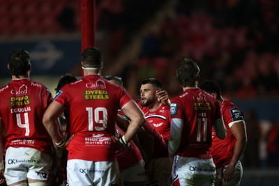 101025 - Scarlets v DHL Stormers - United Rugby Championship - Joe Roberts of Scarlets 