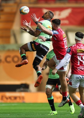 101025 - Scarlets v DHL Stormers, United Rugby Championship - Leolin Zas of Stormers takes the ball from Johnny Williams of Scarlets