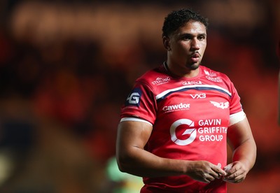 101025 - Scarlets v DHL Stormers, United Rugby Championship - Dan Davis of Scarlets