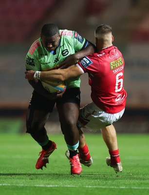 101025 - Scarlets v DHL Stormers, United Rugby Championship - Sazi Sandi of Stormers takes own Jarrod Taylor of Scarlets