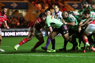 101025 - Scarlets v DHL Stormers, United Rugby Championship - Paul de Villiers of Stormers bursts through to score try