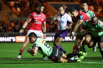 101025 - Scarlets v DHL Stormers, United Rugby Championship - Paul de Villiers of Stormers bursts through to score try