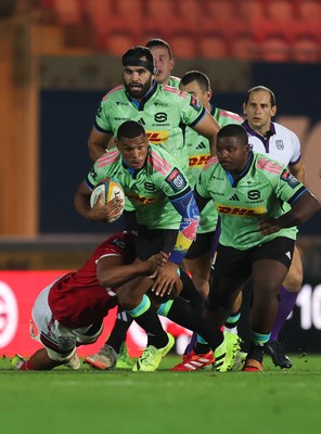 101025 - Scarlets v DHL Stormers, United Rugby Championship - Damian Willemse of Stormers looks to attack