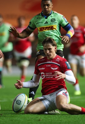 101025 - Scarlets v DHL Stormers, United Rugby Championship - Ellis Mee of Scarlets claims the ball