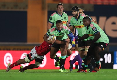 101025 - Scarlets v DHL Stormers, United Rugby Championship - Damian Willemse of Stormers looks to attack