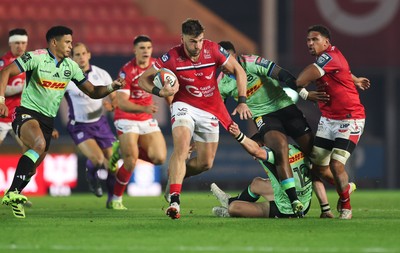 101025 - Scarlets v DHL Stormers, United Rugby Championship -Johnny Williams of Scarlets takes on Ruhan Nel of Stormers and Wandisile Simelane of Stormers