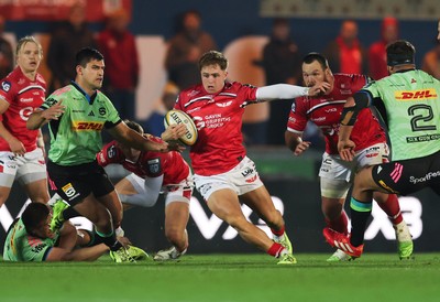 101025 - Scarlets v DHL Stormers, United Rugby Championship - Macs Page of Scarlets breaks away